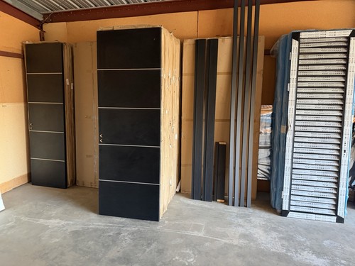New modern black interior - new, 8’